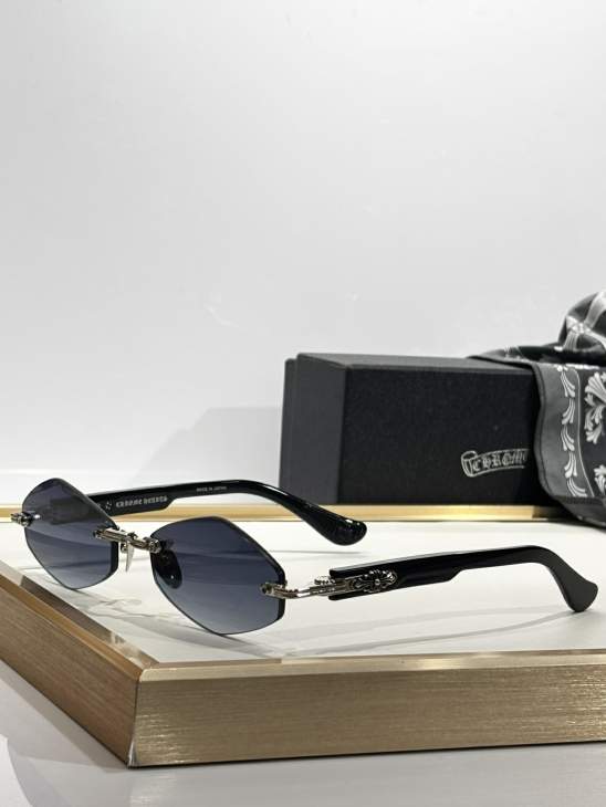 Picture of Chrome Hearts Sunglasses _SKUfw75976551fw